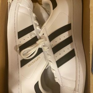 Adidas superstars